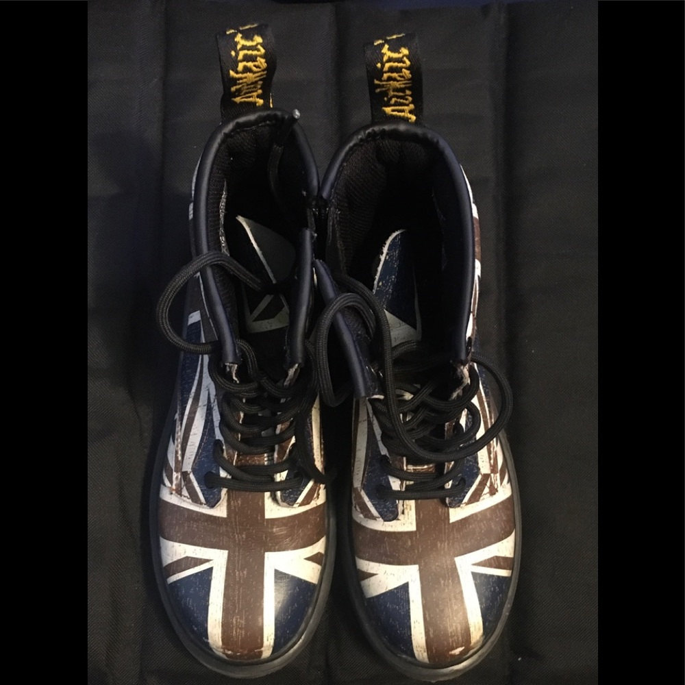 Kids dr martens